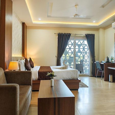 Hotel Bliss Джорхат Екстер'єр фото