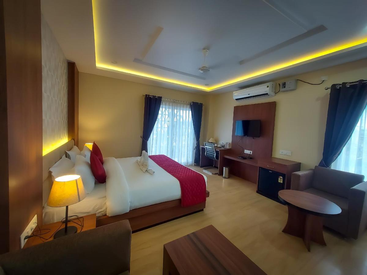 Hotel Bliss Джорхат Екстер'єр фото